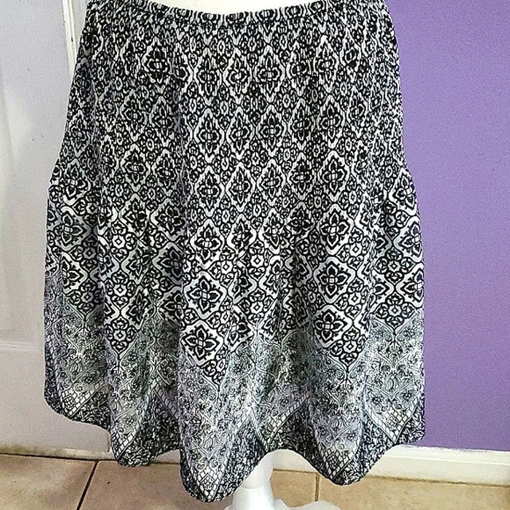 Max Studio Boho Gypsy Black Silver Diamond Print Tiered Flowy Mini Skirt M
